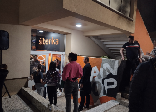 Fotografija 8 - Otvoren Fan shop GKK Šibenke: Mala svečanost i gužva na prvi dan