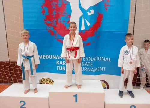 Fotografija 1 - Murterski karataši na međunarodnom turniru osvojili pet medalja