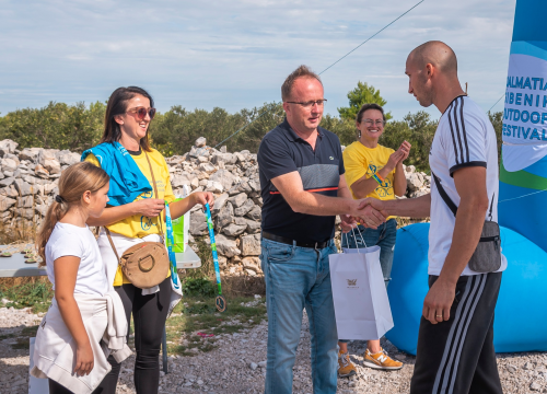 Fotografija 16 - Oko 350 sudionika uživalo je u brojnim sportskim aktivnostima proteklog vikenda na Malom Vignju, Zlarinu i Baldekinu!