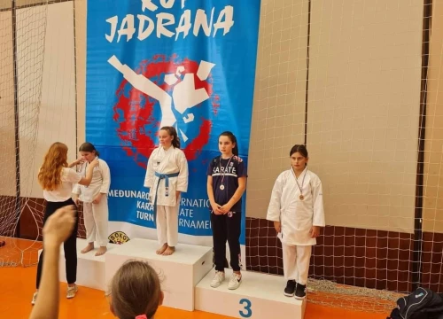 Fotografija 2 - Murterski karataši na međunarodnom turniru osvojili pet medalja