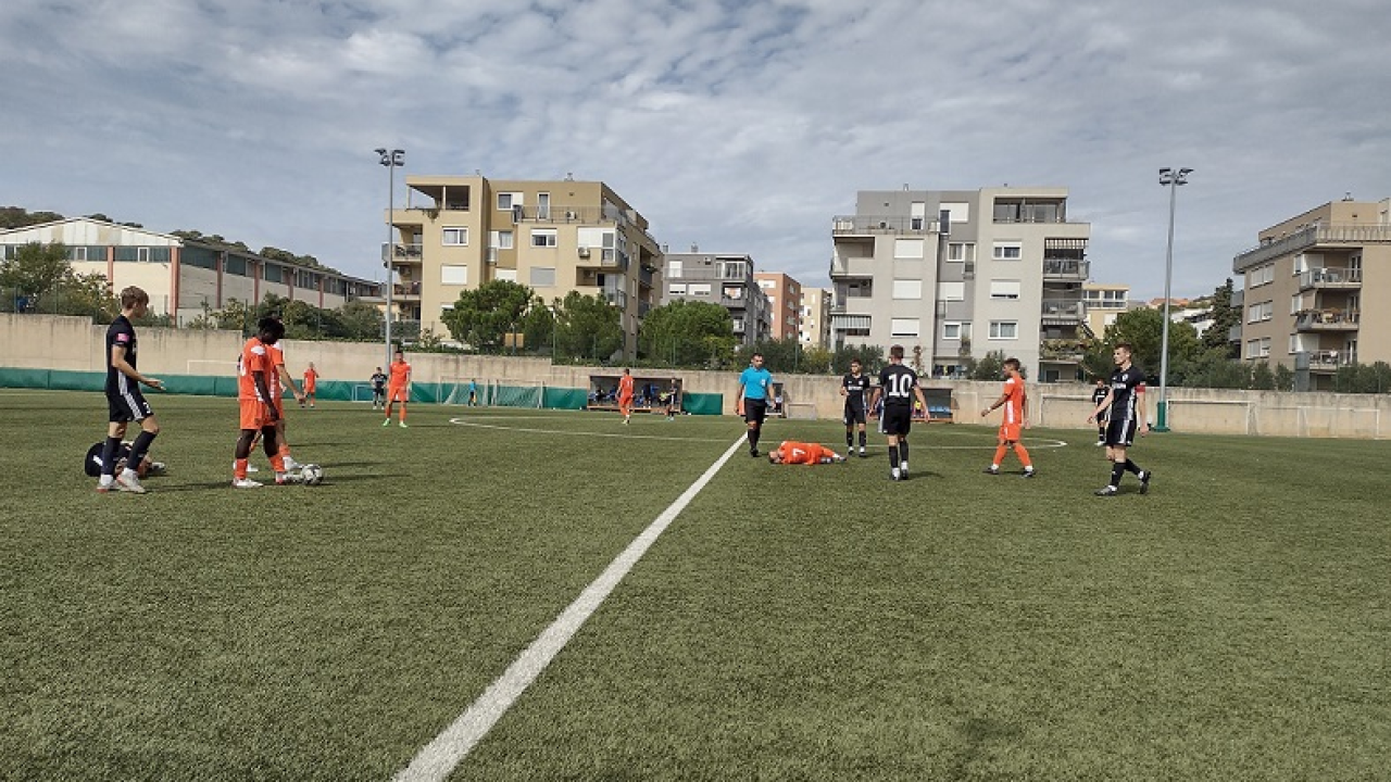 Ugledali se na seniore: Juniori Šibenika i Slaven Belupa odigrali neriješeno u utakmici bez puno igre
