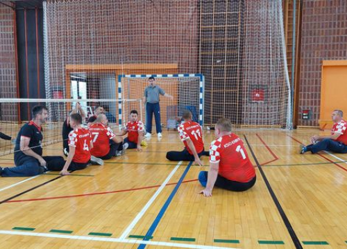 Fotografija 2 - Klub sjedeće odbojke Knin 95 upisao 6 bodova u dvije utakmice u Zagrebu