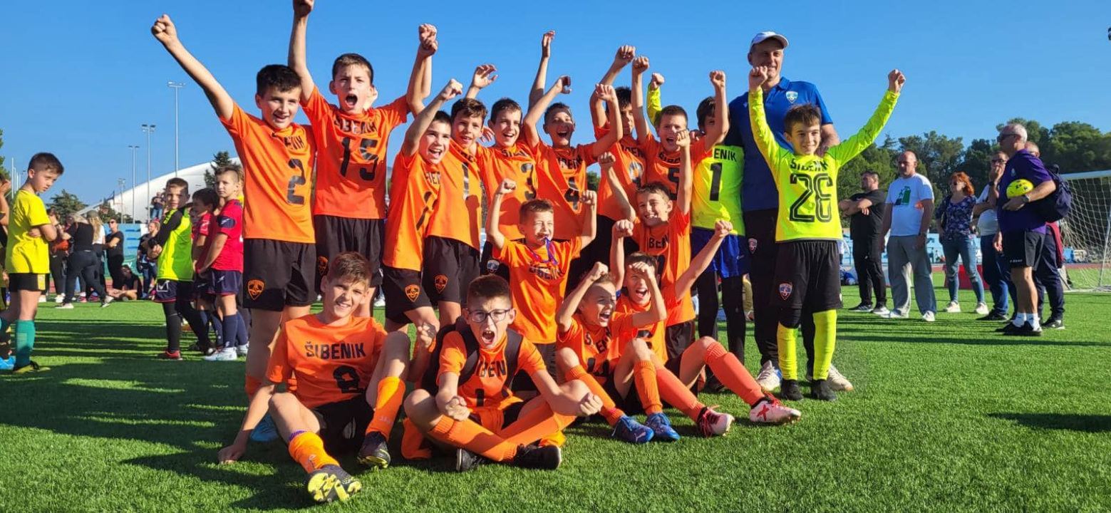 Mladi nogometaši Šibenika (godište 2012.) osvojili turnir u Zadru, u finalu rutinski protiv Hajduka