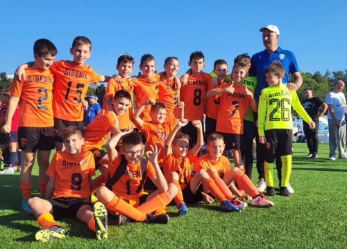 Fotografija 14 - Mladi nogometaši Šibenika (godište 2012.) osvojili turnir u Zadru, u finalu rutinski protiv Hajduka