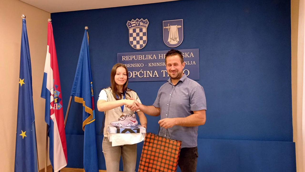 Brončana košarkašica Gina Nikola Pirjak na prijemu kod načelnika Općine Tisno