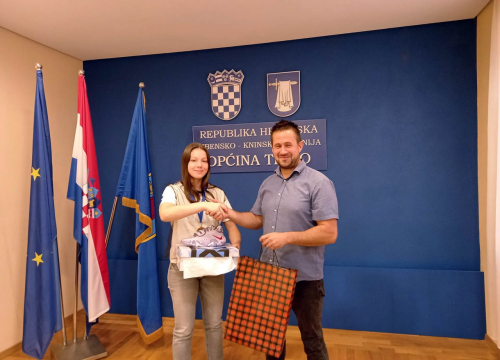 Brončana košarkašica Gina Nikola Pirjak na prijemu kod načelnika Općine Tisno
