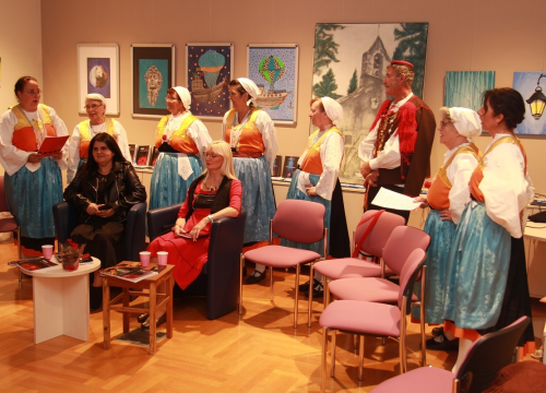 Sto ruža za Vesnu Parun: 'Sinoć je naša najveća poetesa ušetala u tu knjižnicu'