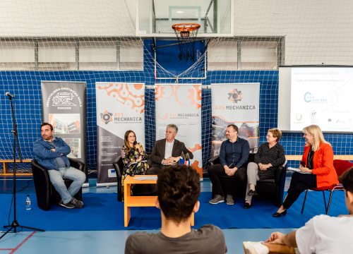 Fotografija 28 - Održan je Sajam poslodavaca u Industrijsko-obrtničkoj školi Šibenik!