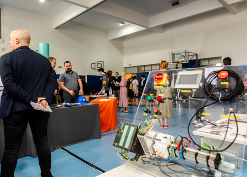 Fotografija 32 - Održan je Sajam poslodavaca u Industrijsko-obrtničkoj školi Šibenik!