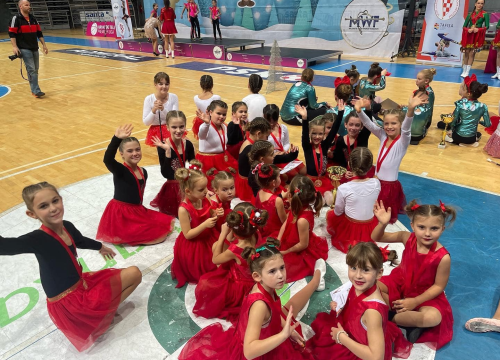 Fotografija 4 - Sjajan debitantski nastup za mažoretkinje Grada Šibenika: Kući se vratile s dva prva i jednim drugim mjestom