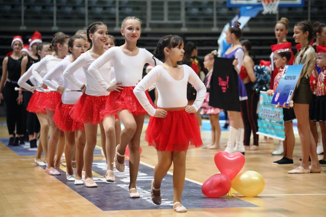 Sjajan debitantski nastup za mažoretkinje Grada Šibenika: Kući se vratile s dva prva i jednim drugim mjestom