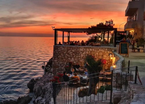 Postani dio tima vrhunske primoštenske konobe Capocesto!