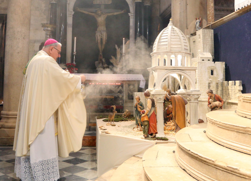 Fotografija 2 - Biskup Rogić predvodio misno slavlje na Božić
