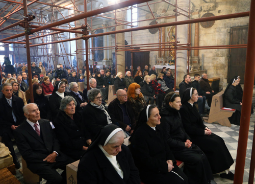 Fotografija 3 - Biskup Rogić predvodio misno slavlje na Božić