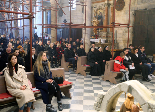 Fotografija 1 - Biskup Rogić predvodio misno slavlje na Božić