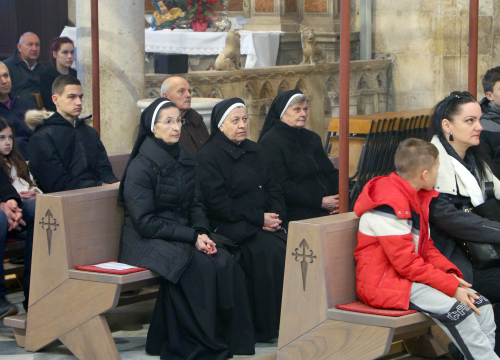 Fotografija 5 - Biskup Rogić predvodio misno slavlje na Božić