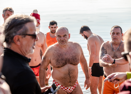 Fotografija 12 - Nekoliko odvažnih okupalo se na Banju u podne na samu Novu godinu: 'U-vodi-mo euro'