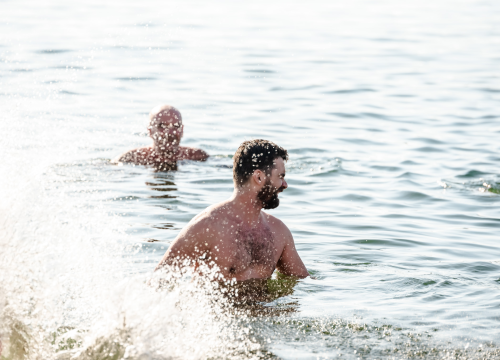 Fotografija 14 - Nekoliko odvažnih okupalo se na Banju u podne na samu Novu godinu: 'U-vodi-mo euro'