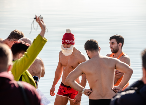Fotografija 17 - Nekoliko odvažnih okupalo se na Banju u podne na samu Novu godinu: 'U-vodi-mo euro'