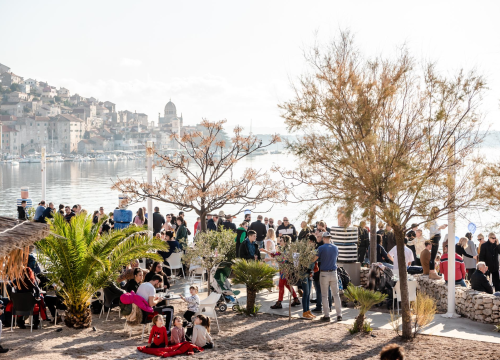 Fotografija 20 - Nekoliko odvažnih okupalo se na Banju u podne na samu Novu godinu: 'U-vodi-mo euro'