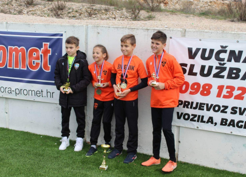 Fotografija 9 - Mladi nogometaši Šibenika na 9. Vodice Cupu do dva zlata i dva srebra