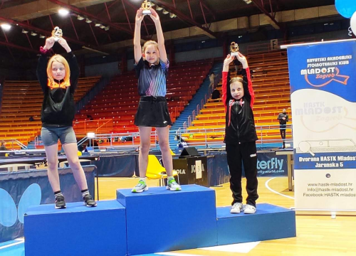 Fotografija 4 - Divan uspjeh mlađih šibenskih stolnotenisača u Zagrebu