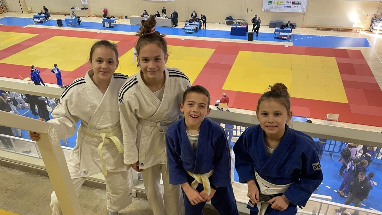 Mladi članovi Judo kluba Šibenik u Kaštelima do 4 zlata i 6 medalja ukupno
