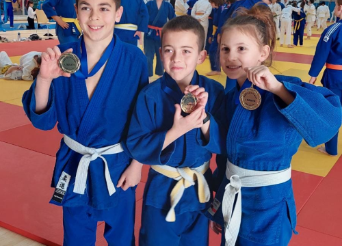 Fotografija 2 - Mladi članovi Judo kluba Šibenik u Kaštelima do 4 zlata i 6 medalja ukupno