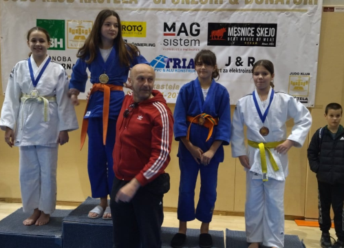Fotografija 3 - Mladi članovi Judo kluba Šibenik u Kaštelima do 4 zlata i 6 medalja ukupno