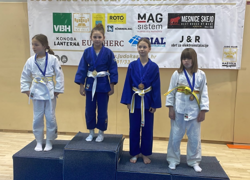 Fotografija 6 - Mladi članovi Judo kluba Šibenik u Kaštelima do 4 zlata i 6 medalja ukupno