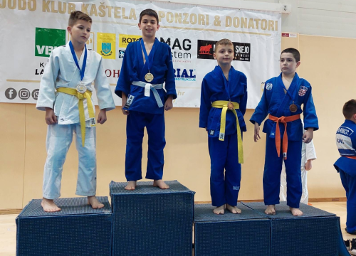 Fotografija 7 - Mladi članovi Judo kluba Šibenik u Kaštelima do 4 zlata i 6 medalja ukupno
