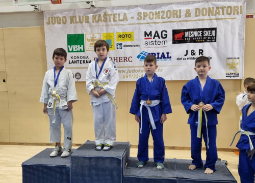 Fotografija 9 - Mladi članovi Judo kluba Šibenik u Kaštelima do 4 zlata i 6 medalja ukupno
