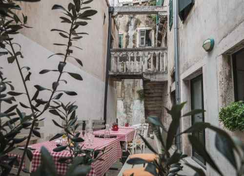 Fotografija 25 - Kultna Marenda ima novog vlasnika, ali ostaje duh starog Šibenika i miris težačkih jela!