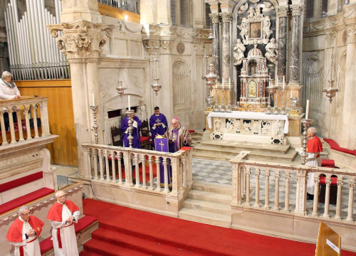 Fotografija 4 - U katedrali održano misno slavlje s obredom pepeljenja