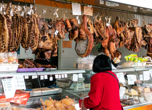 Delikatese Petrović traže radnike u dućanu na pijaci i u pogonu u Pakovom Selu