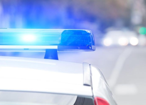 Prebrzo vozila po Skradinu, sletjela s ceste i udarila u betonski zid. Vozačica (34) i putnik (45) teško ozlijeđeni