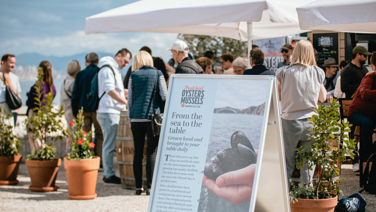 Uživajte u morskim delicijama kušaonice školjaka i vina Oyster22!