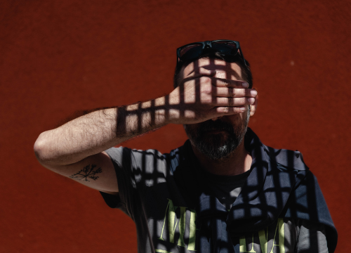 Fotografija 2 - Koraljko Greben večeras u Azimutu: Bivši ovisnik predstavlja ‘Ljubav’, radove inspirirane emocijama!