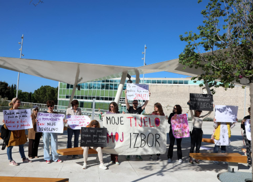 Fotografija 2 - Molitelji i aktivisti dogurali do početka predsezone: Turisti dobili dodatni sadržaj