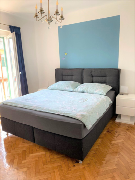 Prodaje se prekrasan kompletno renoviran stan na odličnoj lokaciji s pogledom na more!