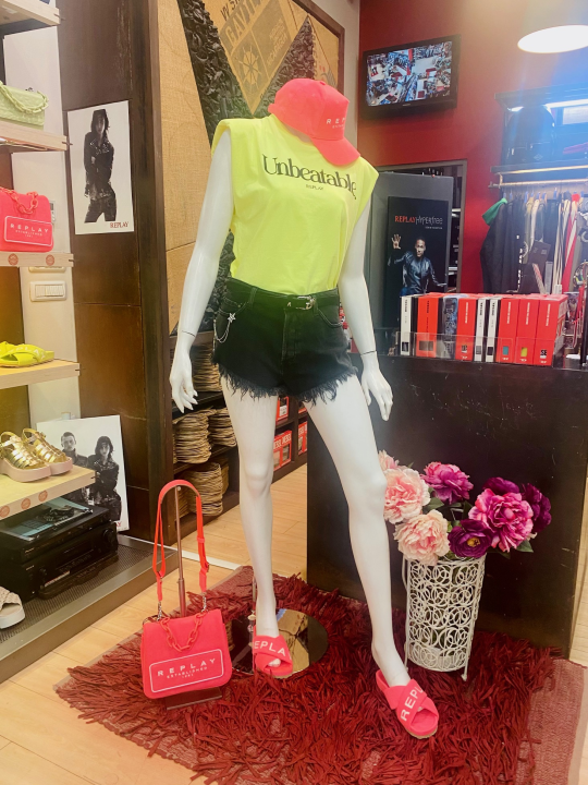 Fashion Box nudi najtrendi komade poznatih brendova Replay i Diesel!