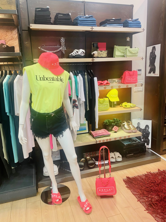 Fashion Box nudi najtrendi komade poznatih brendova Replay i Diesel!