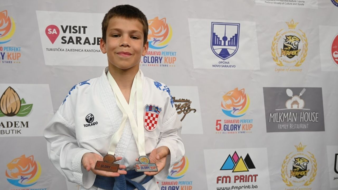 Nove medalje iz Sarajeva za karate školu Tisno