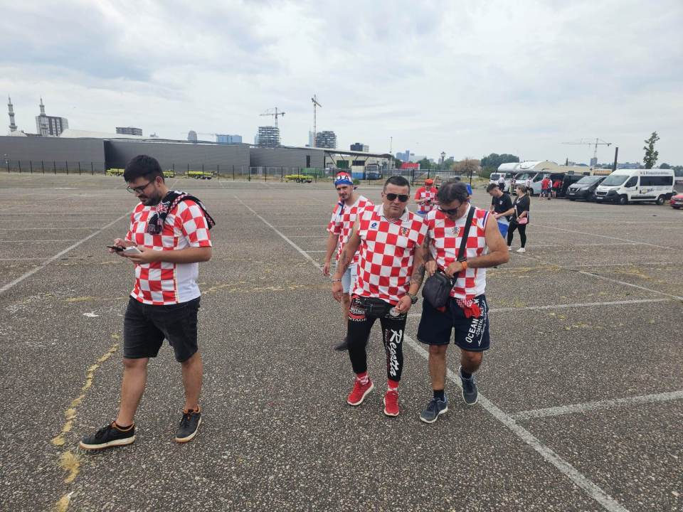 Šibenčani stigli na stadion: Atmosfera je fenomenalna