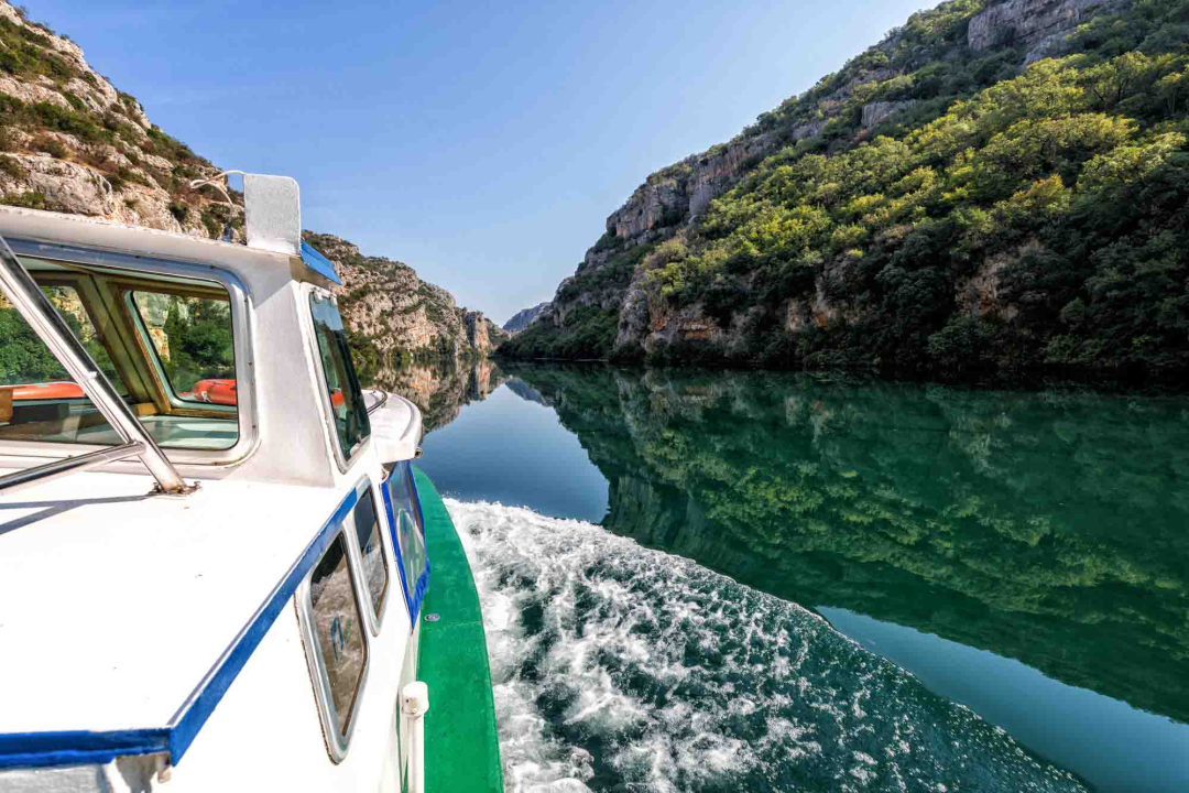 Biciklom, hodom ili brodom – načini su na koji možete obilaziti Nacionalni parka „Krka“!