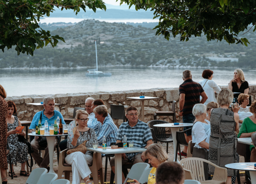 Fotografija 8 - Nera, Gordana i Đani ‘Čarobnim mjuziklom’ oduševili na Baroneu: Večeras glazbeni dokumentarac