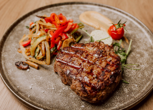 Fotografija 4 - 'Kod Starog' oduševite svoje nepce savršeno pripremljenim steakovima od Charolais govedine!