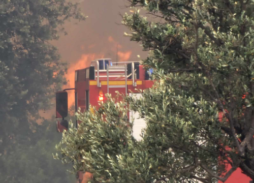 Fotografija 8 - Objekti nisu ugroženi, vatrogasci ostaju na terenu cijelu noć