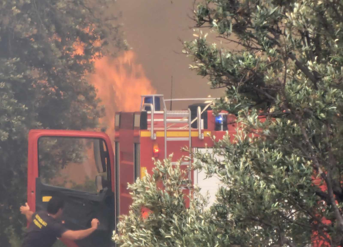 Fotografija 7 - Objekti nisu ugroženi, vatrogasci ostaju na terenu cijelu noć