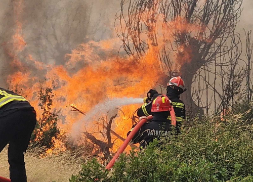 Fotografija 18 - Objekti nisu ugroženi, vatrogasci ostaju na terenu cijelu noć